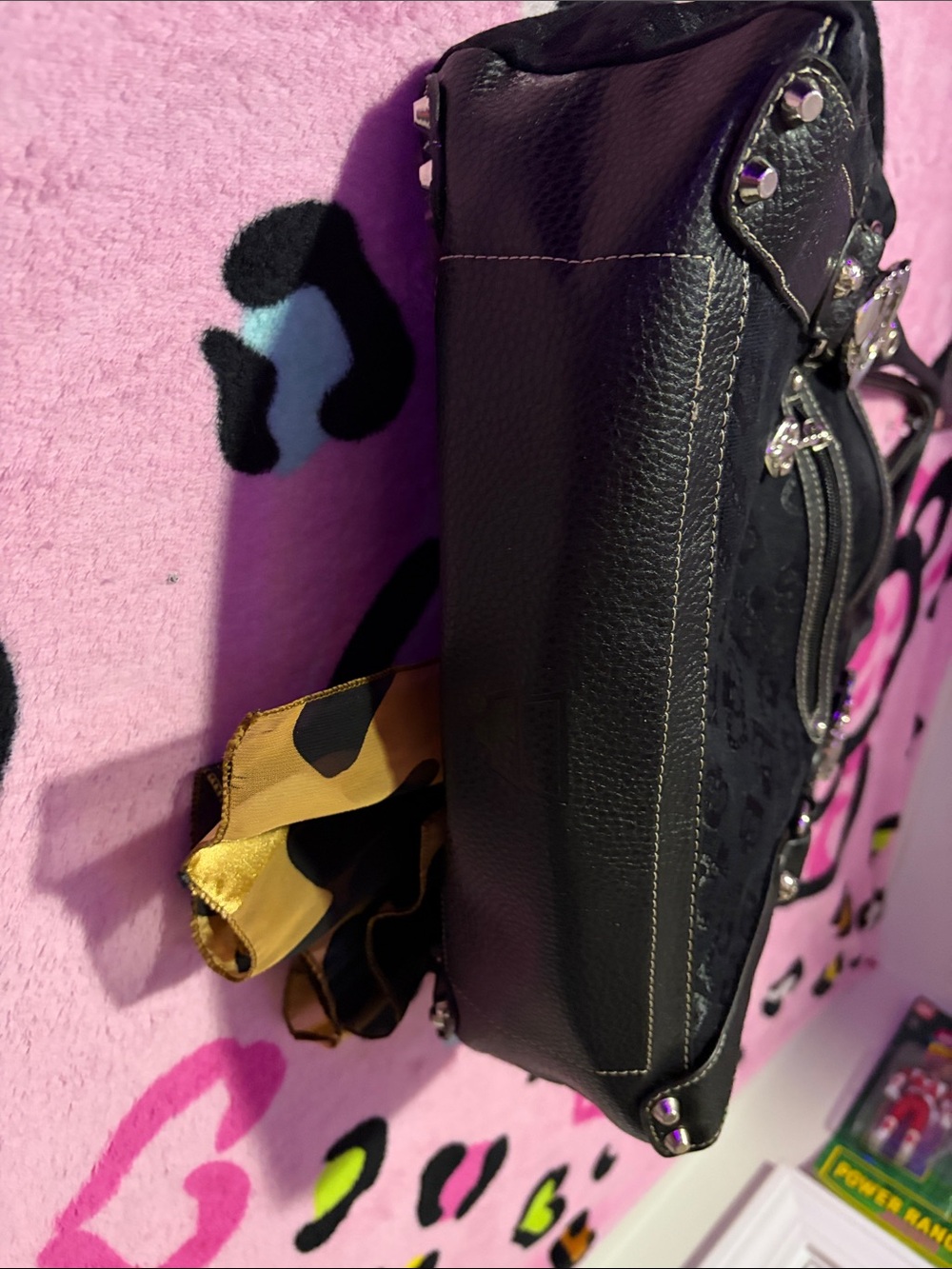 Kathy Van Zeeland Black Shoulder Bag with Gold-Black Scarf - Picture 6 of 9